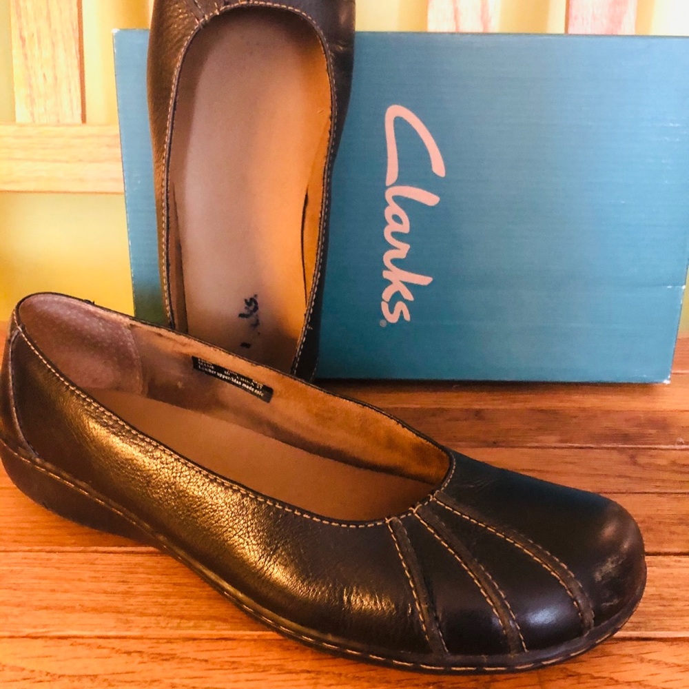 Clark’s Lucille black round toe shoe slippers 10M